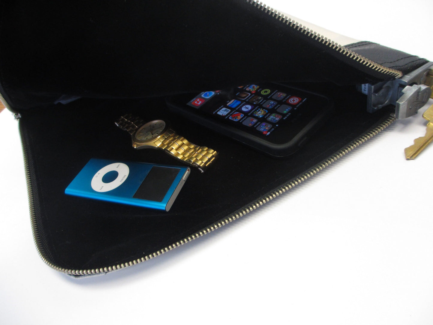 Locking Jewelry and Valuables Bag